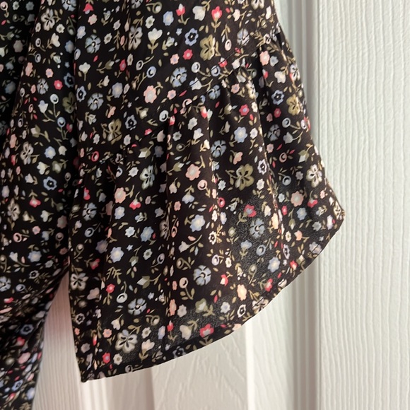 Loft floral blouse with flutter sleeve - Picture 3 of 5